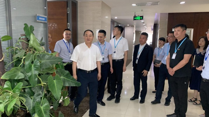石培文董事長一行赴金融國際辦公區(qū)相關(guān)子公司調(diào)研指導工作